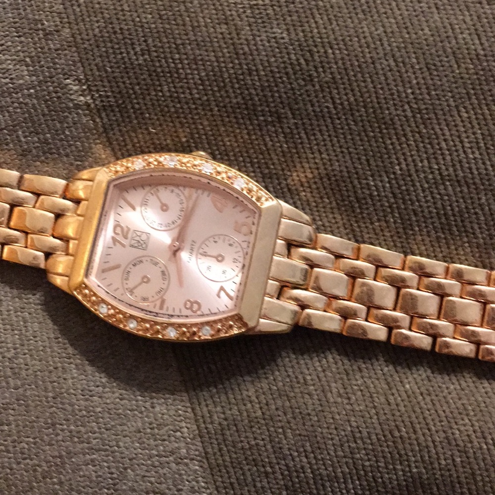 Watch - Picture 2 of 4